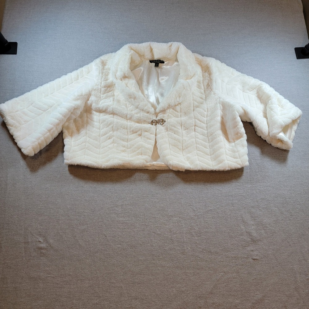 Park & Main Faux Fur Bolero Women 2X White Excellent Rhinestone Chevron Shrug